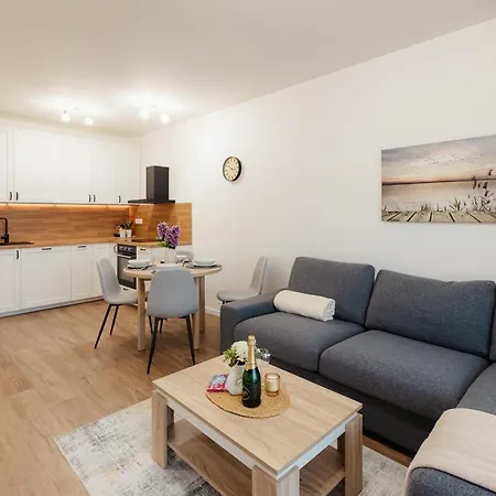 Bory Retreat With Balcony And Parking Space דירה