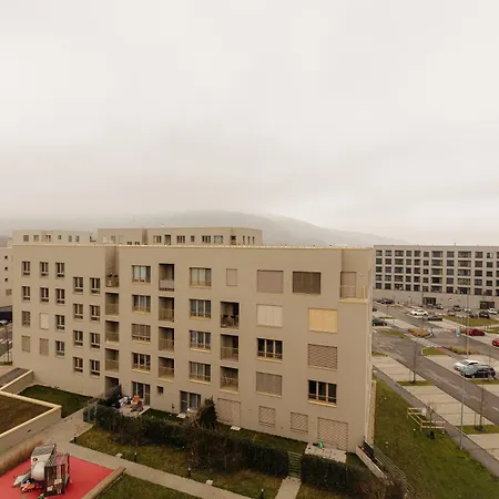 Bory Retreat With Balcony And Parking Space 아파트 *