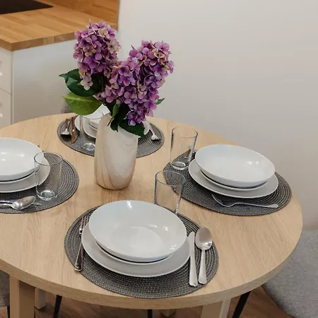 アパート Bory Retreat With Balcony And Parking Space ブラチスラヴァ