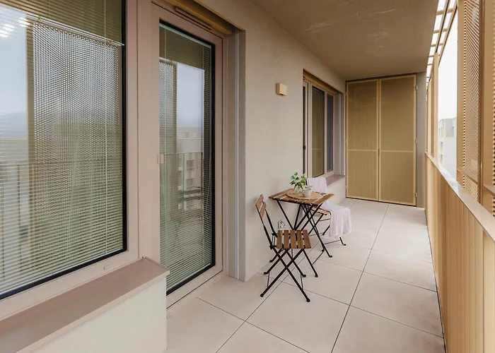 Bory Retreat With Balcony And Parking Space דירה