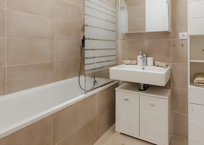 Bory Retreat With Balcony And Parking Space Apartman